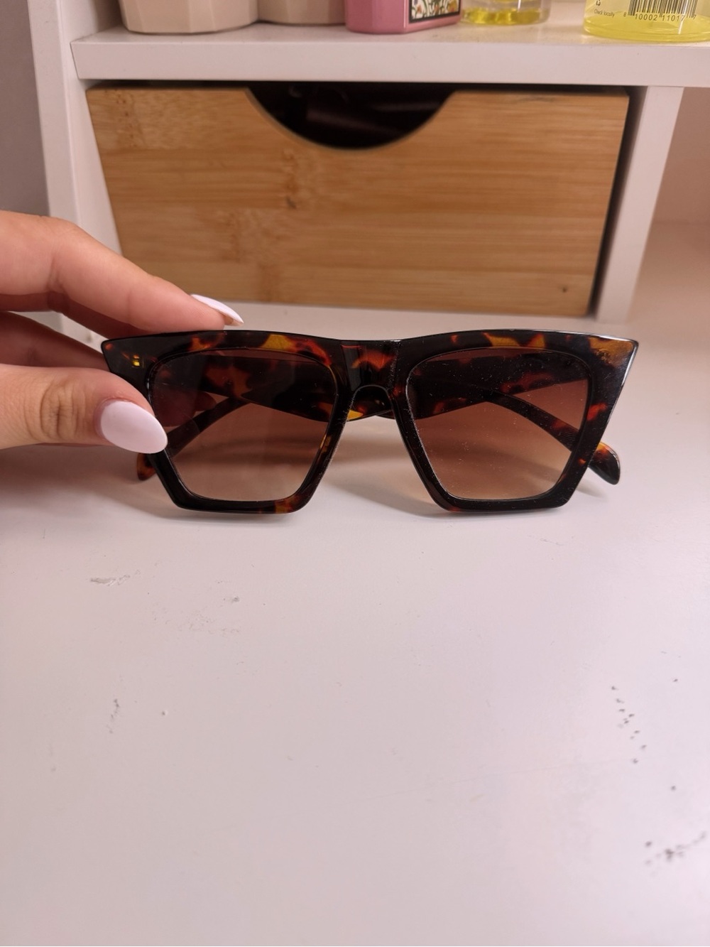 Tortoiseshell Cat-Eye Sunglasses - Brown Tint